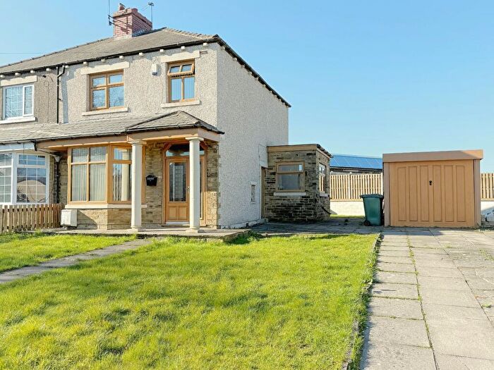 3 Bedroom Semi-Detached House For Sale In Moore Avenue, Bradford, BD6