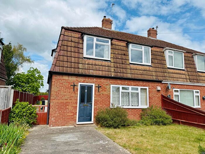 3 Bedroom Semi-Detached House For Sale In Wilding Road, Wallingford, OX10