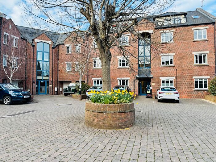 2 Bedroom Flat To Rent In Geoffrey Farrant Walk, Taunton, TA1
