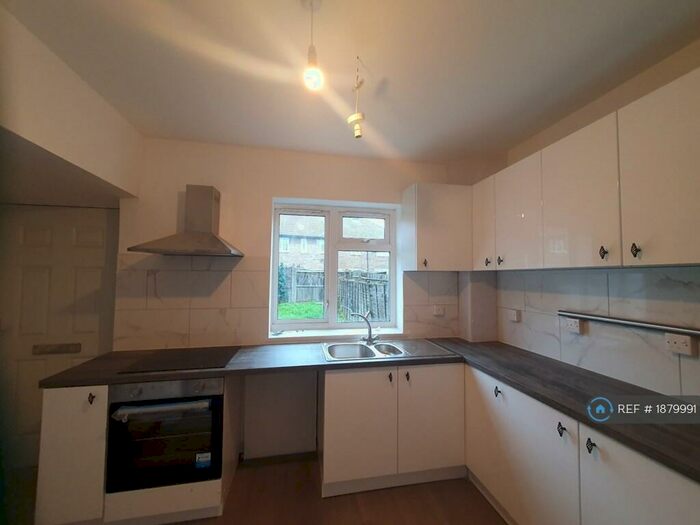 3 Bedroom Semi-Detached House To Rent In Gospatrick Road, London, N17