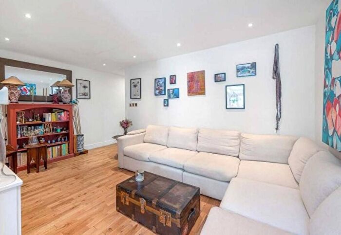 2 Bedroom Flat For Sale In Finborough Road, Chelsea, London, SW10
