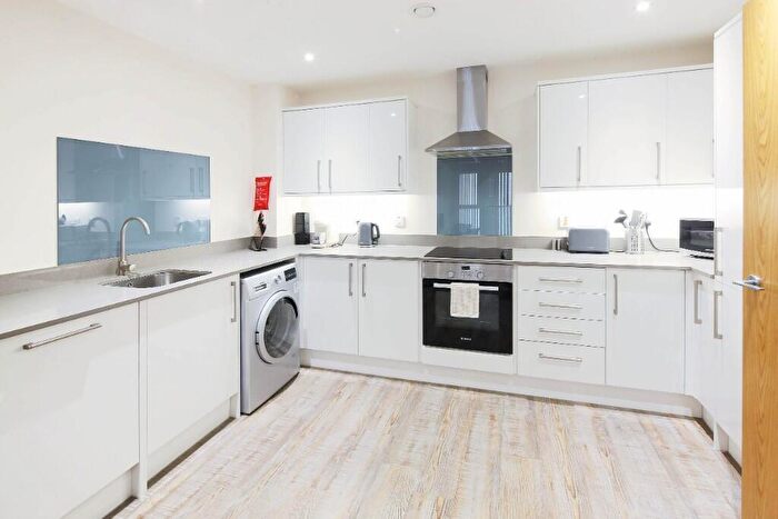 1 Bedroom Apartment To Rent In Queensway, Southampton, Hampshire, SO14