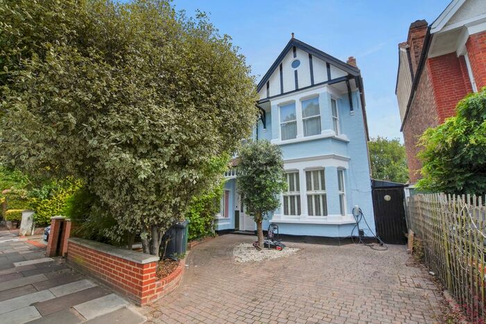 6 Bedroom Terraced House To Rent In Chatsworth Gardens, Acton, W3