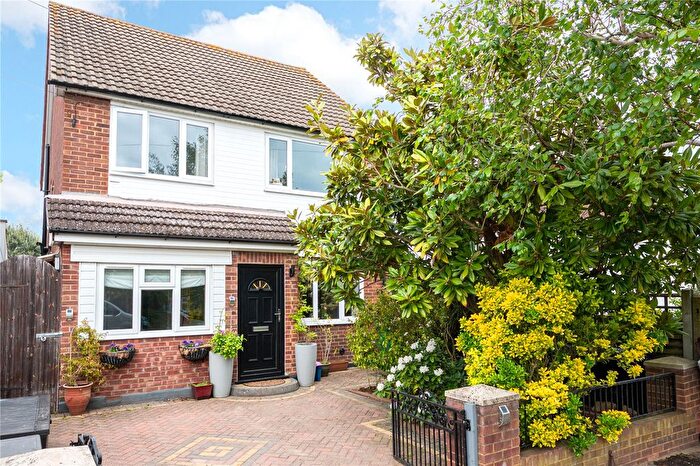 4 Bedroom Detached House For Sale In Rivermeads Avenue, Twickenham, TW2
