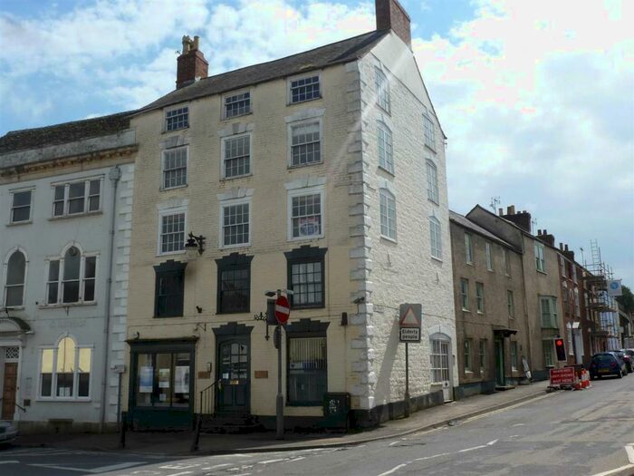 2 Bedroom Flat To Rent In High Street, Wotton-Under-Edge, GL12