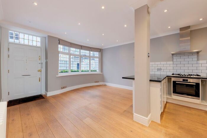 2 Bedroom Mews To Rent In Gloucester Place Mews, London, W1U