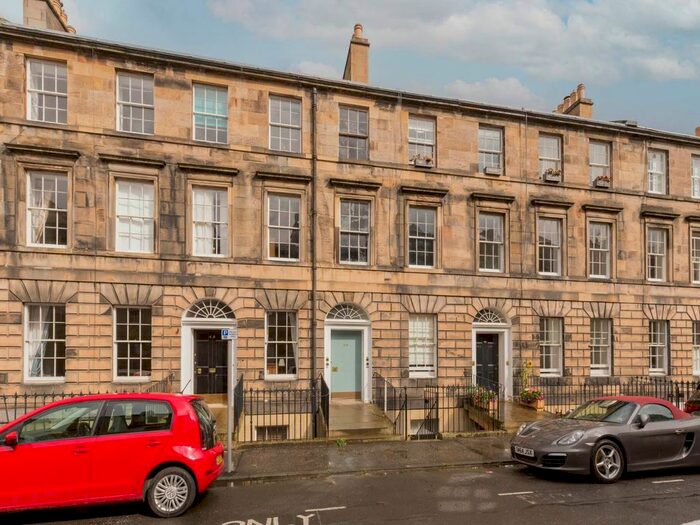 3 Bedroom Flat To Rent In Cumberland Street, New Town, Edinburgh, EH3