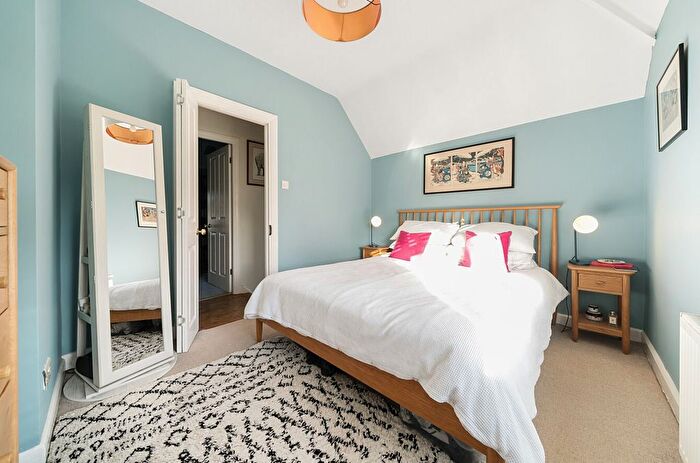 3 Bedroom End Of Terrace House For Sale In Old Farm Road, Guildford, Surrey, GU1