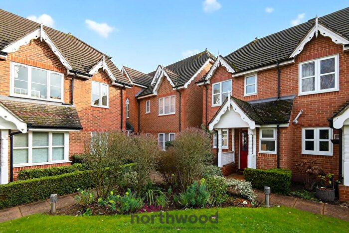 2 Bedroom Flat For Sale In Alston Gardens, Maidenhead, SL6