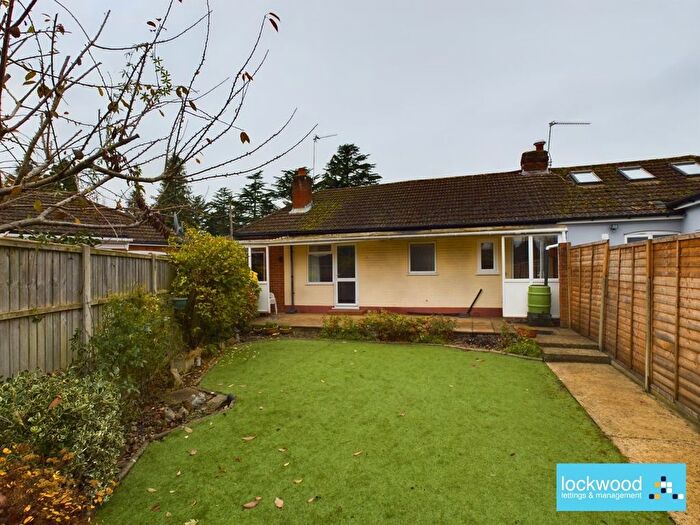2 Bedroom Bungalow To Rent In Willson Road, Englefield Green, Egham, TW20