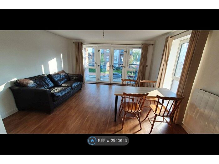 2 Bedroom Flat To Rent In Gambit Avenue, Oakgrove, MK10