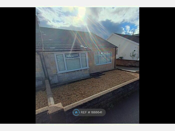2 Bedroom Bungalow To Rent In York Drive, Llantwit Fardre, Pontypridd, CF38