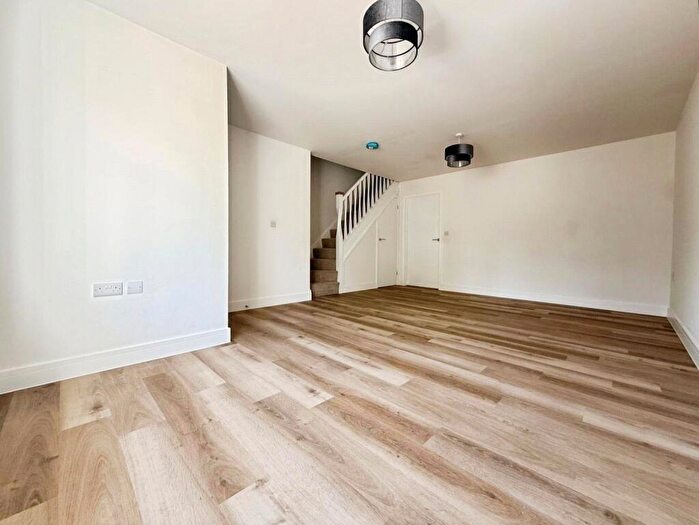 2 Bedroom Detached House For Sale In Shaftesbury Close, Bracknell, Berkshire, RG12