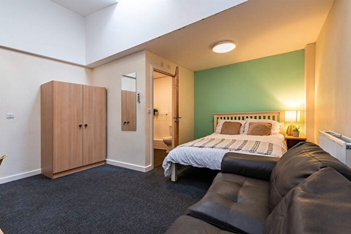 1 Bedroom Flat To Rent In Room, NG5