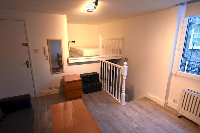 Studio To Rent In Oaklands Grove, Shepherds Bush, W12