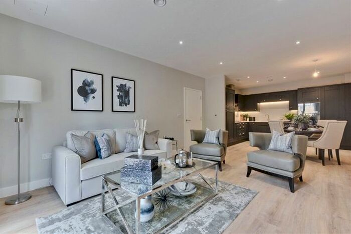 2 Bedroom Flat To Rent In Landmark Court, Queens Road, Weybridge, Surrey, KT13