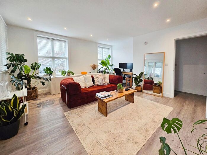 1 Bedroom Flat To Rent In Kingston Road, South Wimbledon, SW19