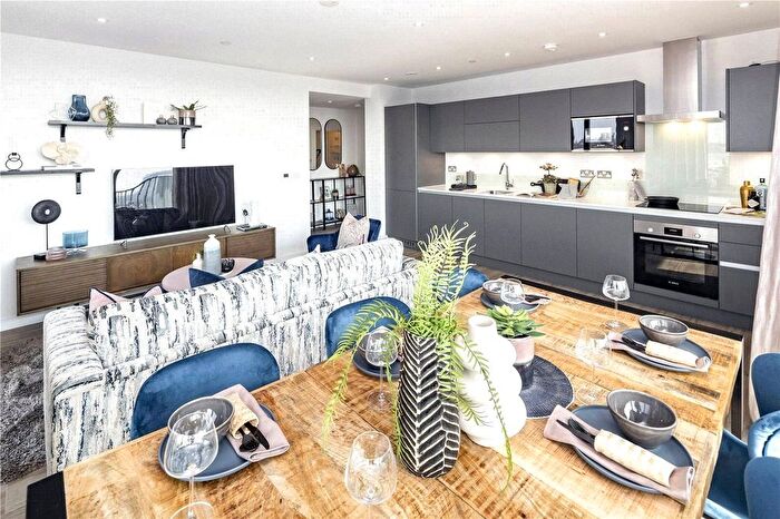 3 Bedroom Flat For Sale In The Lock, Greenford Quay, Greenford, UB6