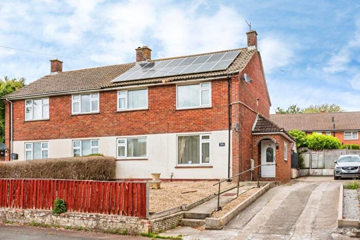 3 Bedroom Semi Detached House For Sale In Oaksey Road, Swindon, Wiltshire, SN2