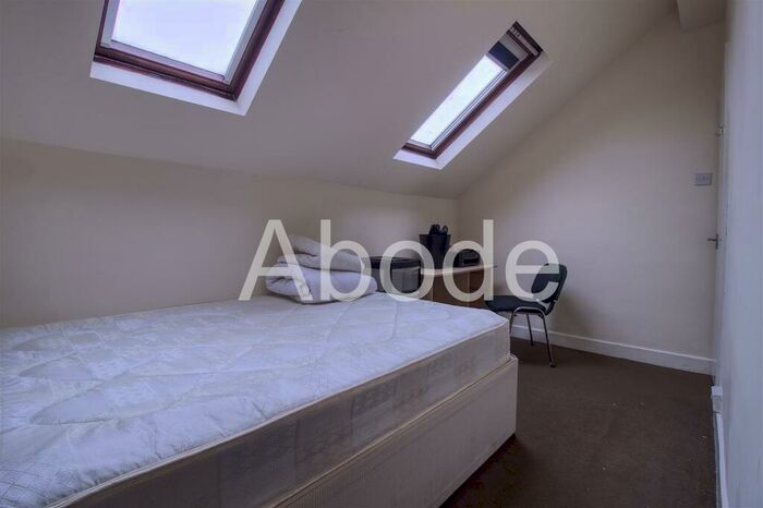 4 Bedroom House To Rent In Hessle View, Hyde Park, Leeds, LS6