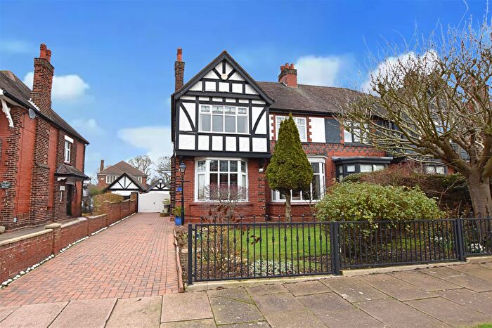 3 Bedroom Semi-Detached House For Sale In Vivian Avenue, Grimsby, DN32