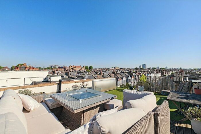 2 Bedroom Flat For Sale In Gowan Avenue, Fulham, SW6