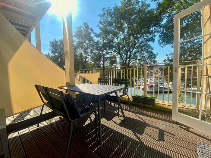 2 Bedroom Apartment To Rent In Harbourside, The General, BS1