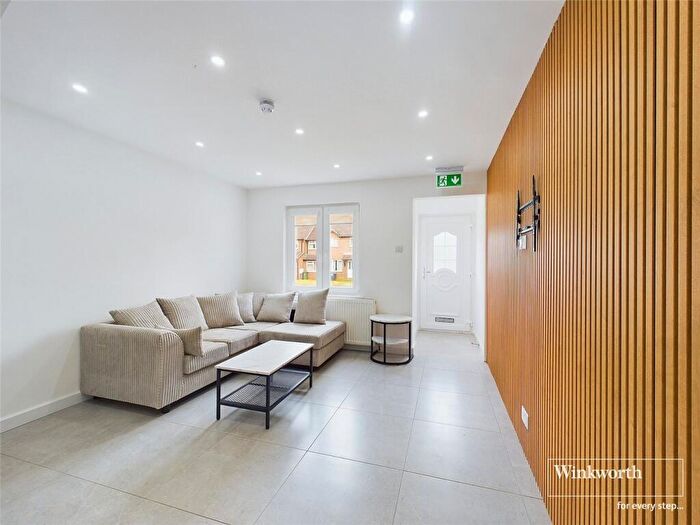 6 Bedroom Semi-Detached House To Rent In Rushmoor Gardens, Calcot, Reading, Berkshire, RG31