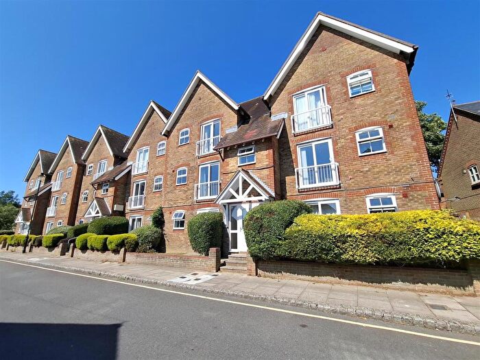 1 Bedroom Apartment For Sale In River Road, Littlehampton, BN17