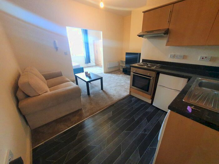 1 Bedroom Flat To Rent In Briggate, Shipley, BD17