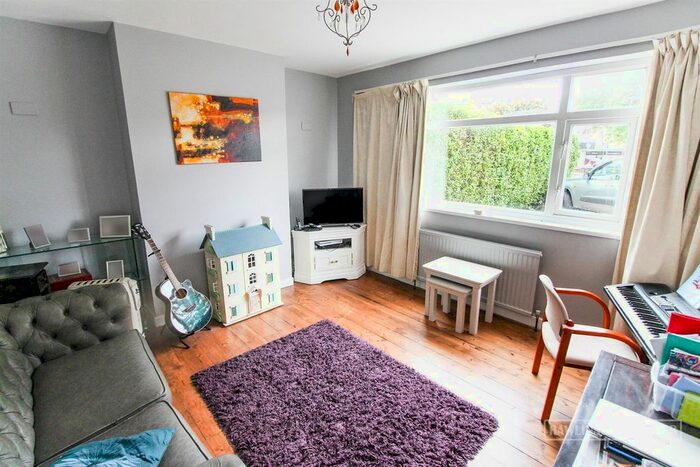 3 Bedroom Semi-Detached House To Rent In Walton Road, West Molesey, KT8