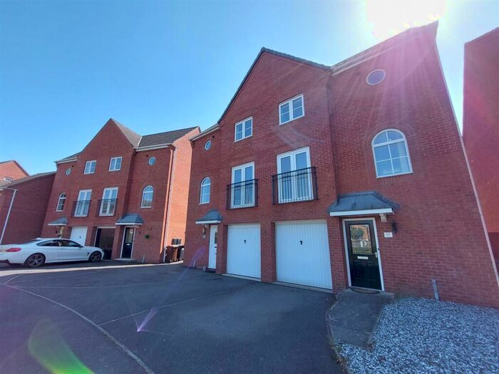 3 Bedroom House To Rent In Avon Way, Hilton, Derby, DE65