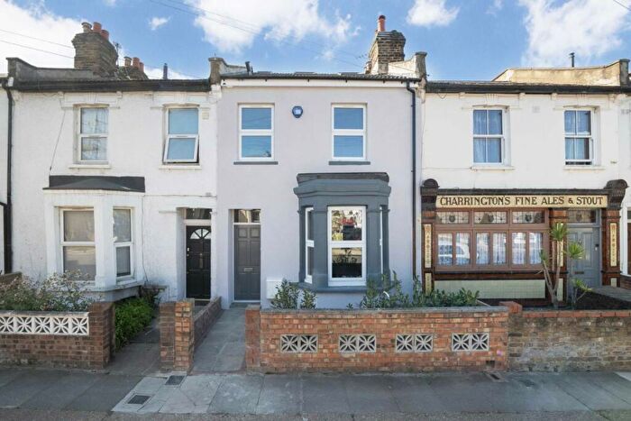 5 Bedroom House To Rent In Waldo Road, Willesden, NW10