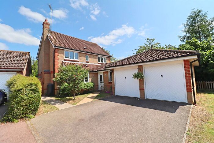 4 Bedroom Detached House For Sale In Pintail Crescent, Great Notley, Braintree, CM77
