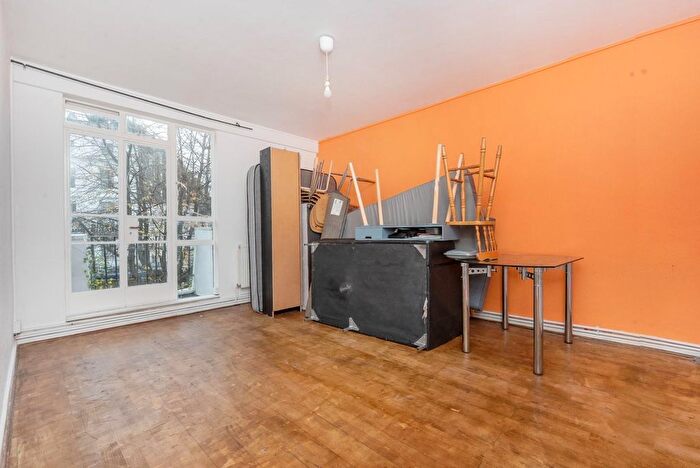 2 Bedroom Flat For Sale In Hallfield Estate, Paddington, London, W2