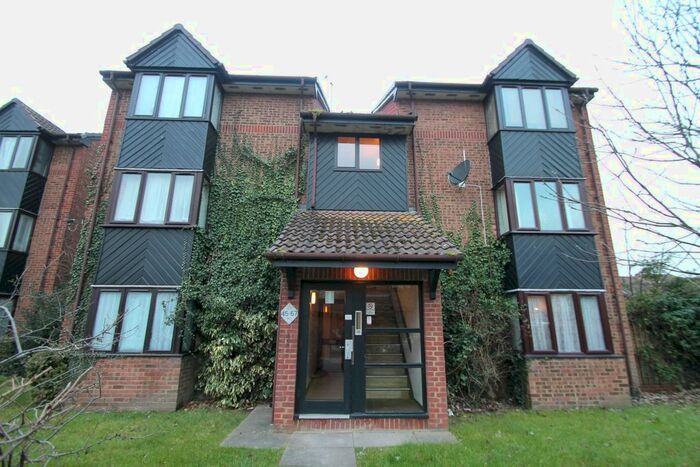 Studio To Rent In Hawthorne Crescent, West Drayton, UB7