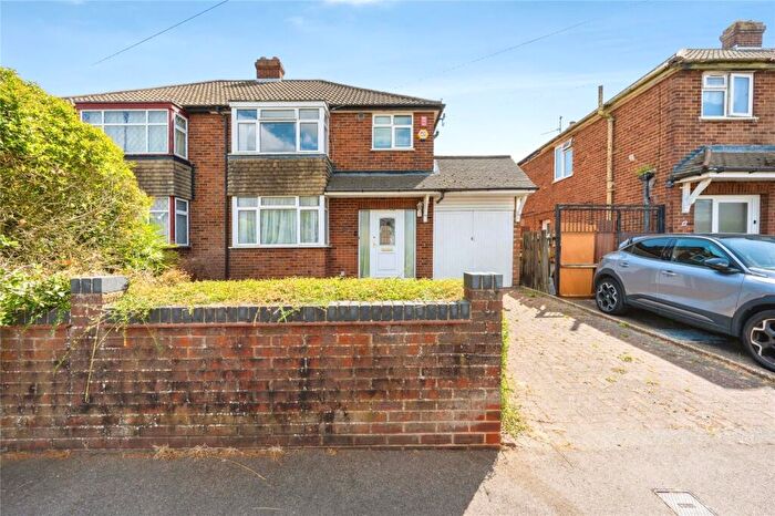 3 Bedroom Semi Detached House For Sale In Blaydon Road, Luton, Bedfordshire, LU2