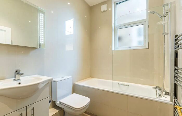 2 Bedroom Flat To Rent In Dartmouth Road, London, NW2