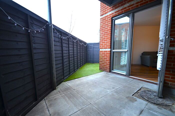 1 Bedroom Flat To Rent In Lewin Terrace, Feltham, TW14