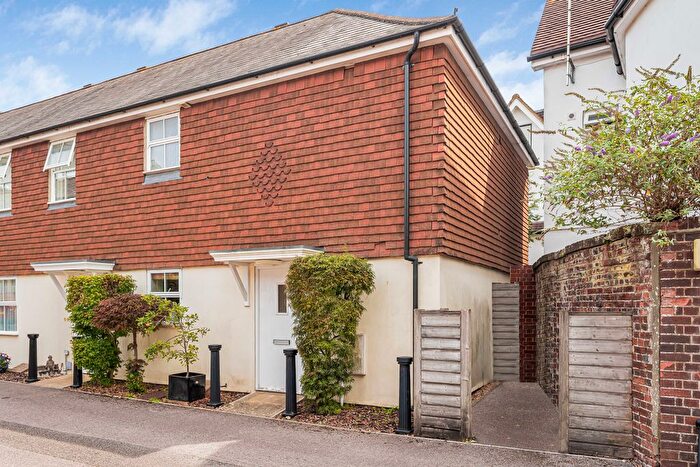 2 Bedroom End Of Terrace House For Sale In St Peters Road, Petersfield, Hampshire, GU32