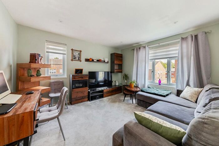 2 Bedroom Flat For Sale In Kibble Close, Didcot, OX11
