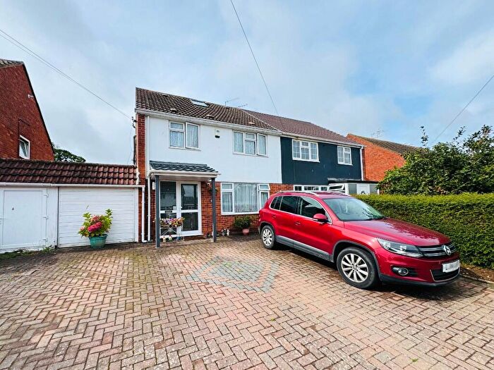 4 Bedroom Semi-Detached House For Sale In Denchers Plat, Crawley, West Sussex, RH11