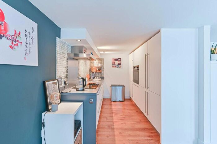 2 Bedroom Flat To Rent In Cadogan Road, Woolwich Riverside, London, SE18