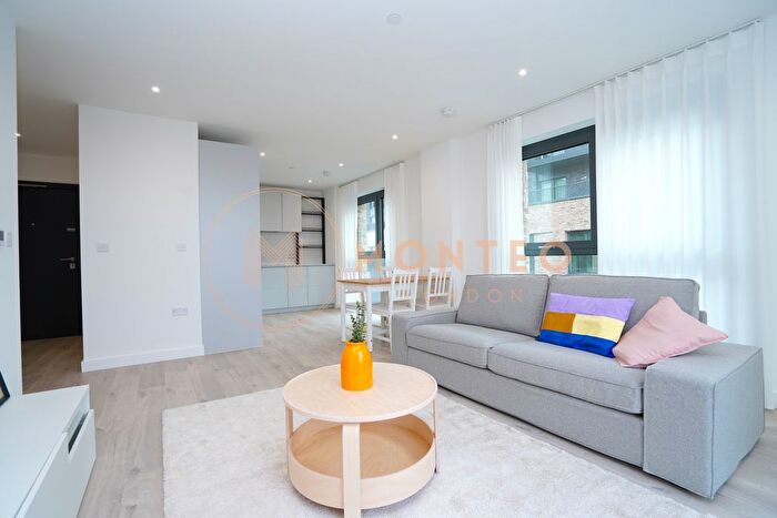 2 Bedroom Flat To Rent In Darter House, Woodberry Down, London, N4
