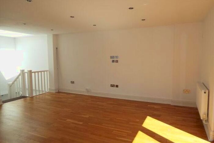 1 Bedroom Flat To Rent In A Bridge Road, East Molesey, KT8