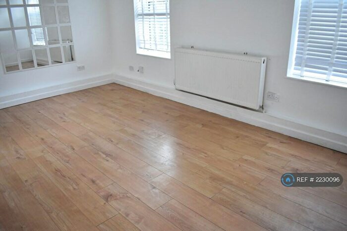 3 Bedroom Flat To Rent In Twyford House, London, N5