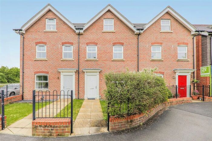 3 Bedroom Town House To Rent In Butler Drive, Bracknell, Berkshire, RG12