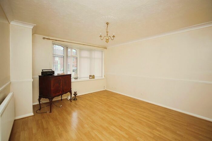 3 Bedroom End Of Terrace House For Sale In Highwood Avenue, Solihull, B92