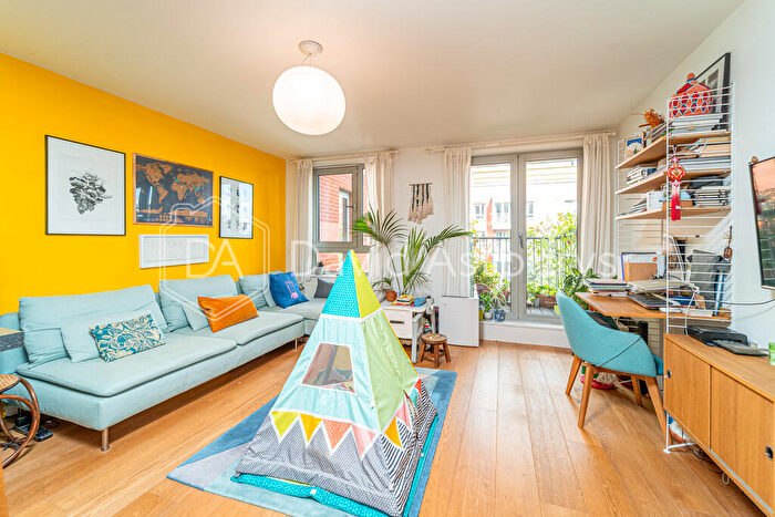 2 Bedroom Apartment To Rent In Eden Grove, Holloway, N7