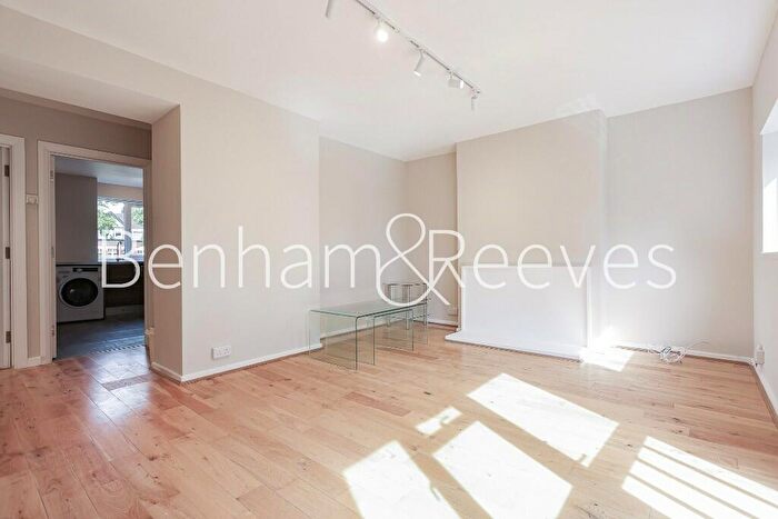 2 Bedroom Apartment To Rent In Great North Road, East Finchley, N2